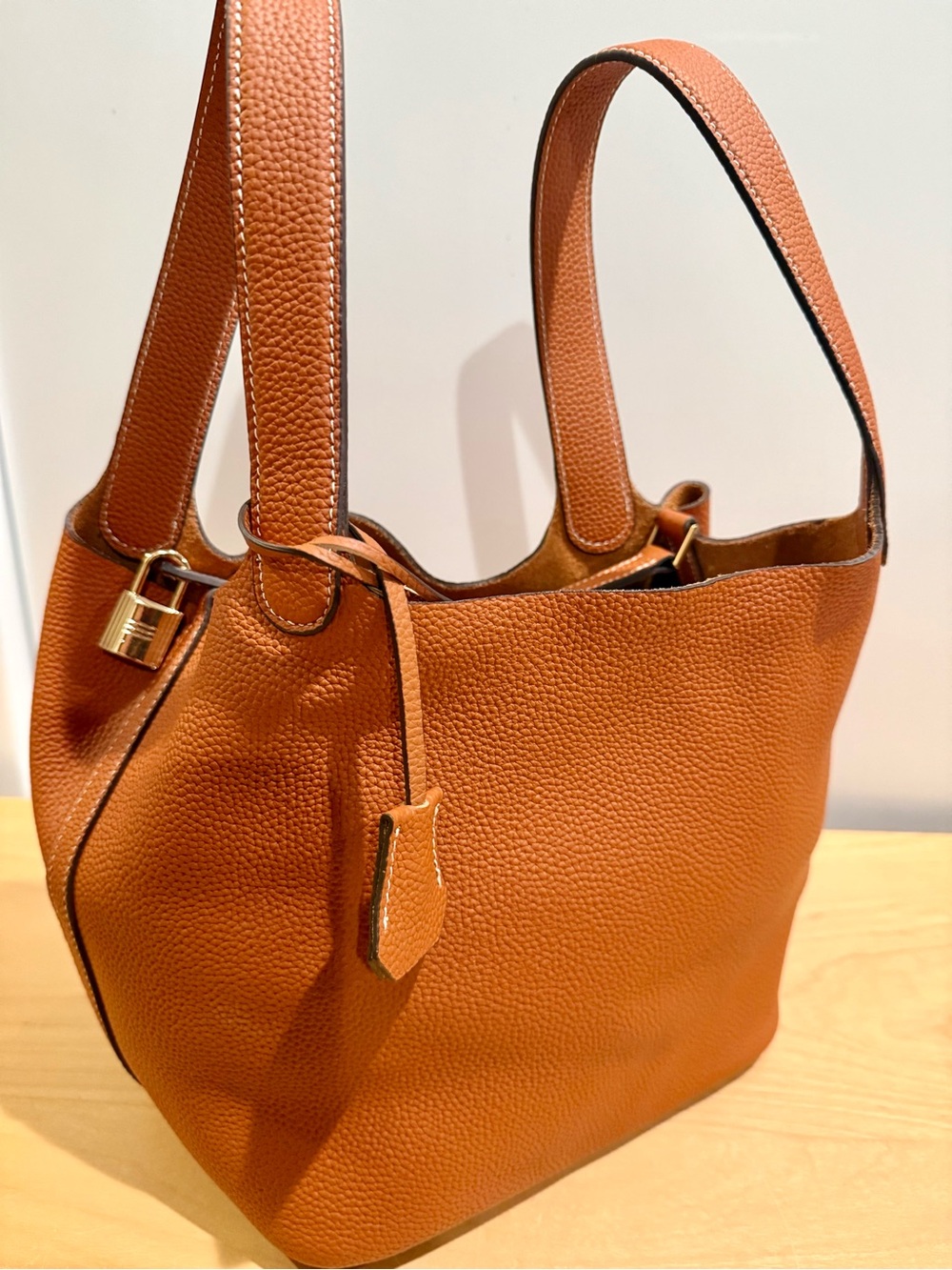 Authentic SADI bucket bag/tote in gorgeous Golden Leather - full set EUC